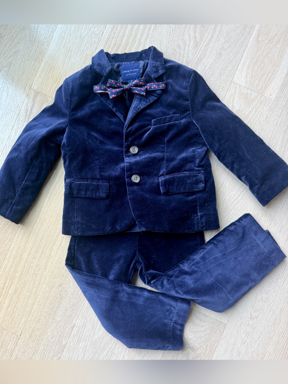 Janie and Jack Navy Holiday Velvet Suit with Christmas Truck Bow tie - Size 2T